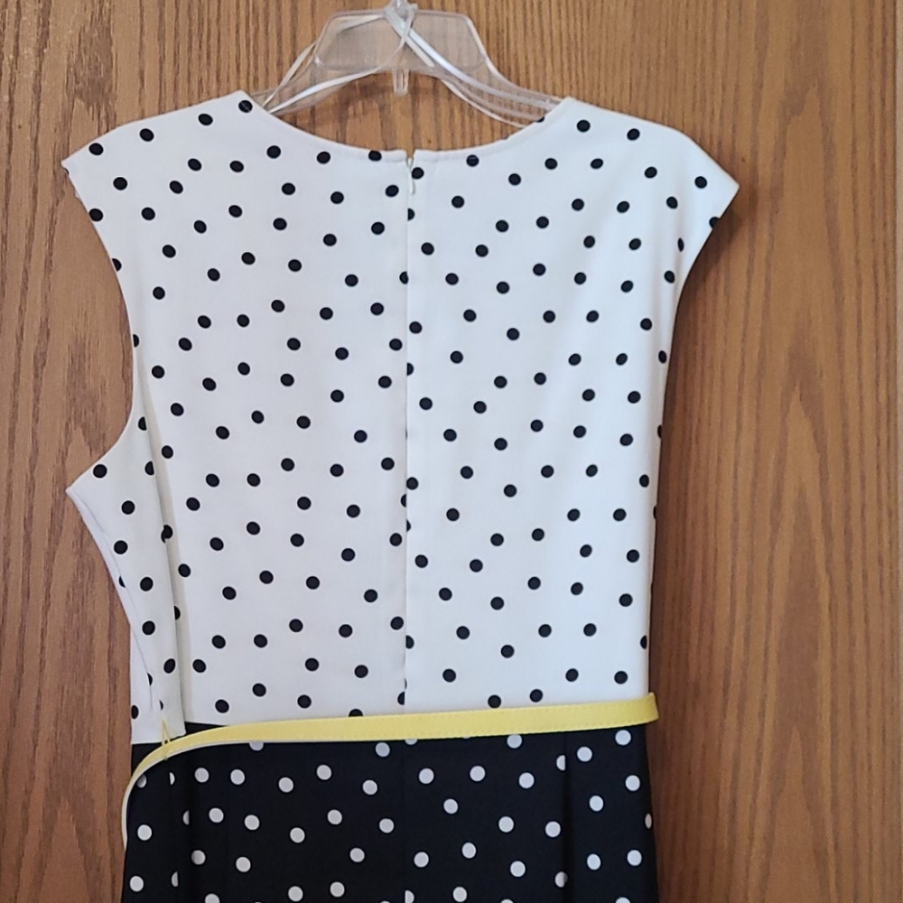 Dress - Picture 4 of 4